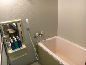 秋保温泉の緑水亭部屋つばき館和室バスルーム